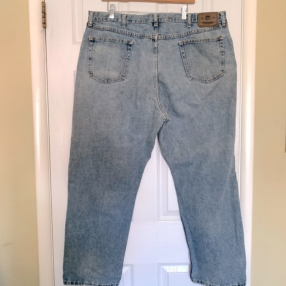 Wrangler 42X30 Mens Blue Jeans Light Wash. Straight Cut. Very Good Condition - Picture 9 of 12